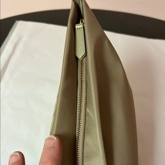 NIB Burberry Travel bag - Picture 3 of 8